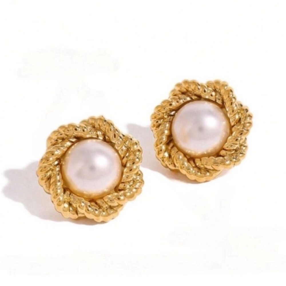 New! 18K Gold Plated Pearl Post Earrings (1060) NWOT